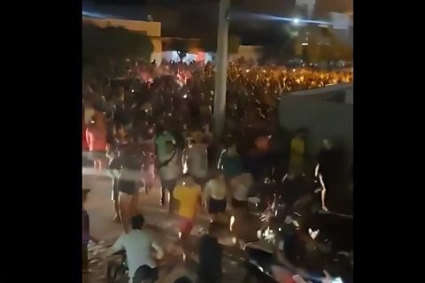 Suspeito de matar criança de 2 anos é retirado de viatura e linchado por populares em Pernambuco