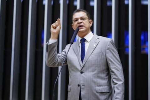 O Líder do PL na Câmara promete 257 assinaturas para votar anistia até quarta-feira